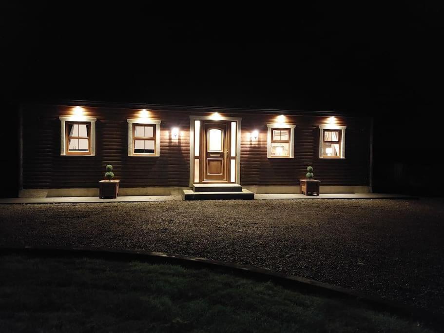 Luxurious Log Cabin With Lay-Z Spa Hot Tub Villa Ballina  Esterno foto