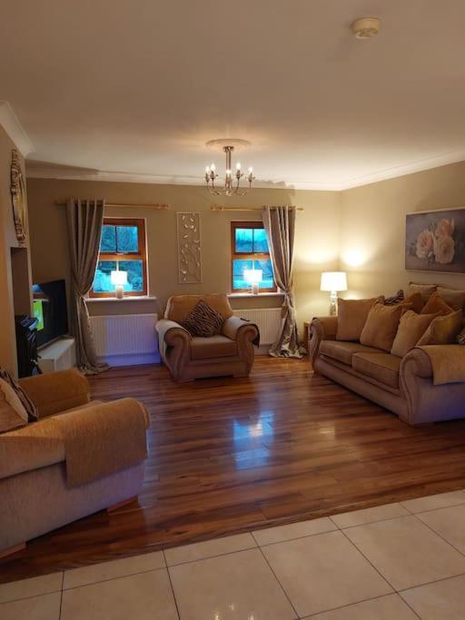 Luxurious Log Cabin With Lay-Z Spa Hot Tub Villa Ballina  Esterno foto