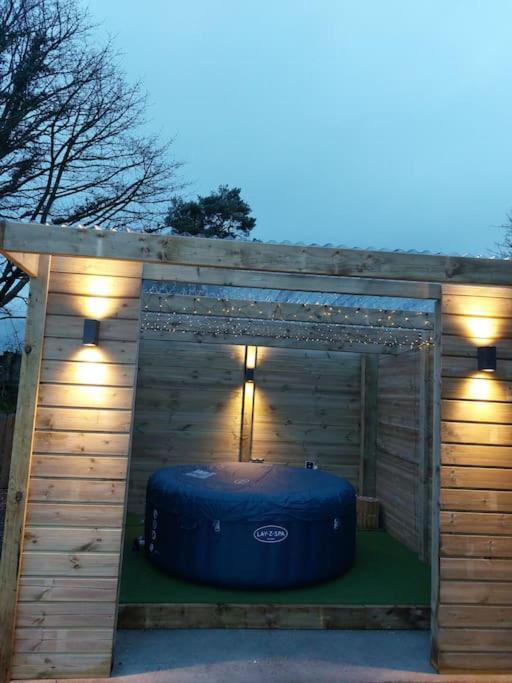 Luxurious Log Cabin With Lay-Z Spa Hot Tub Villa Ballina  Esterno foto